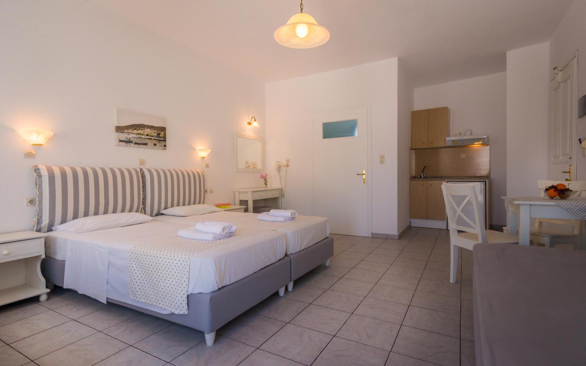 Aeolis Hotel Adamantas  Buitenkant foto