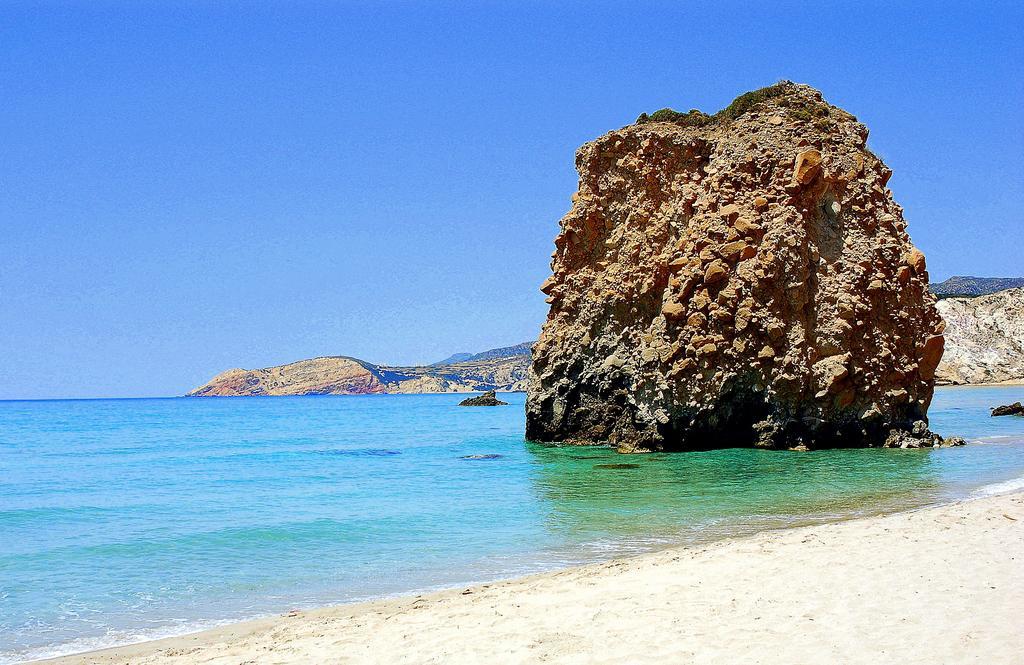 Aeolis Hotel Adamantas  Buitenkant foto
