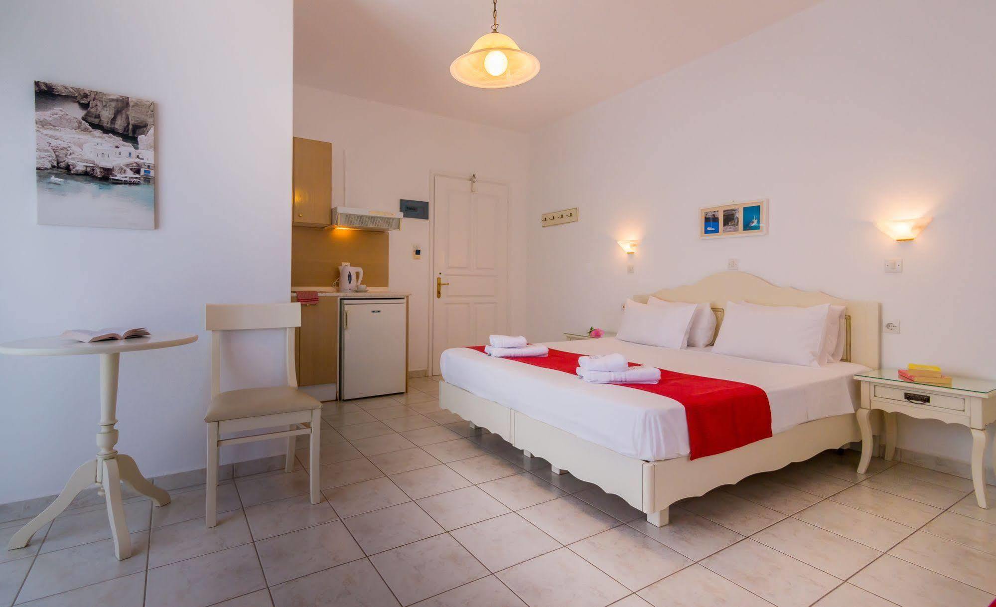 Aeolis Hotel Adamantas  Buitenkant foto